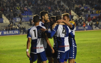 Alegria arlequinada en un dels gols contra el conjunt alcoià | Críspulo Díaz